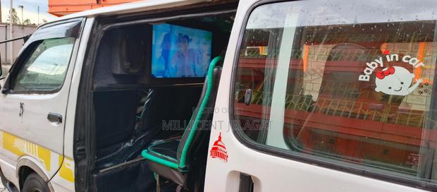 Toyota HiAce 2002 White