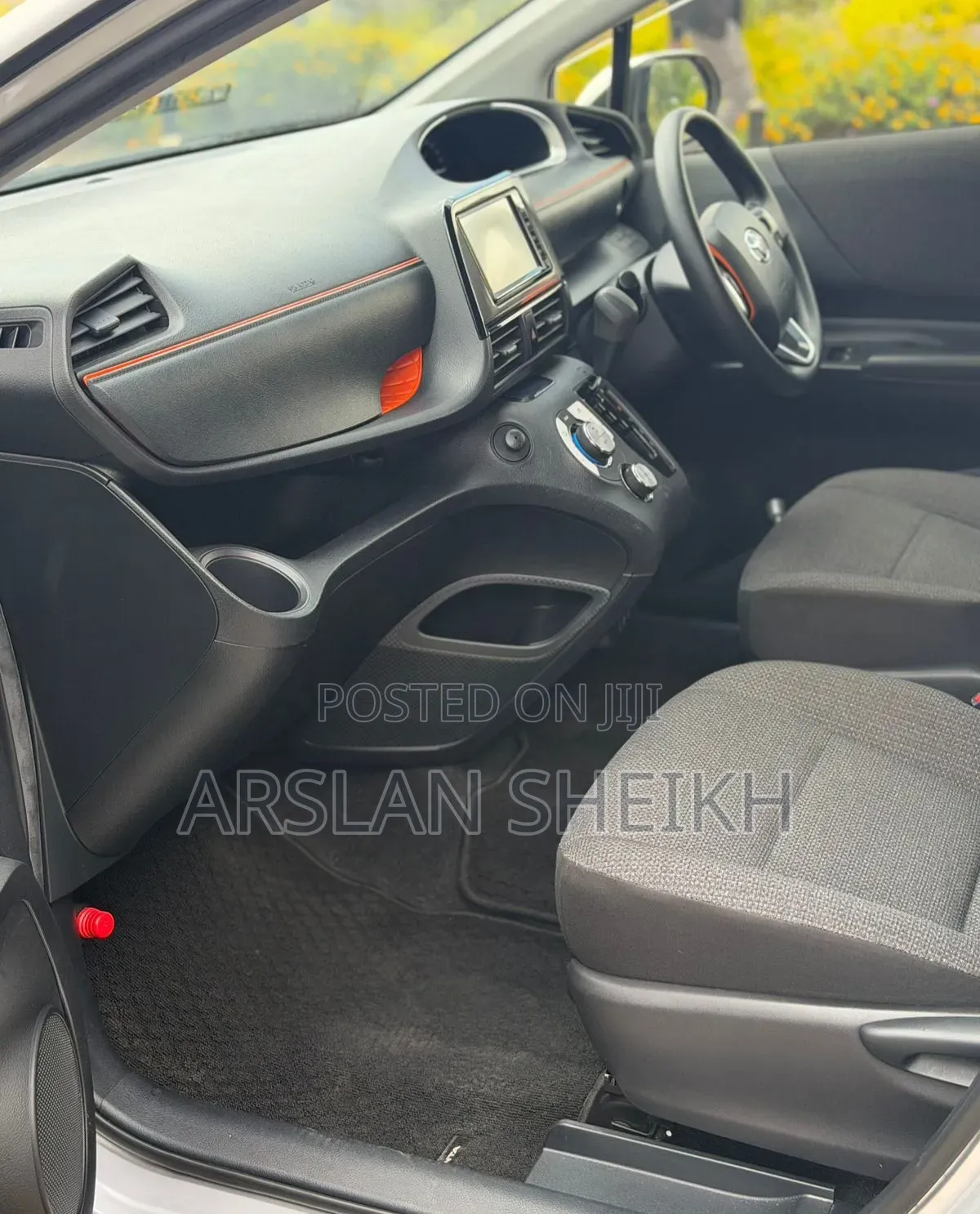 Toyota Sienta 2020 Silver