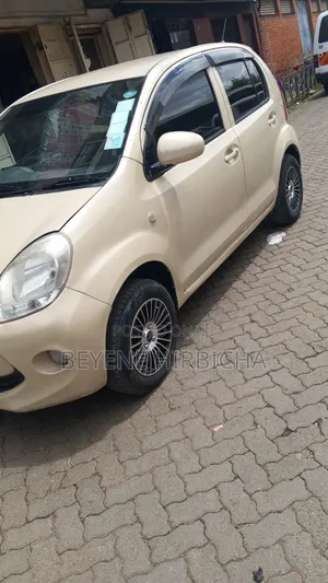 Toyota Passo 2016 Beige