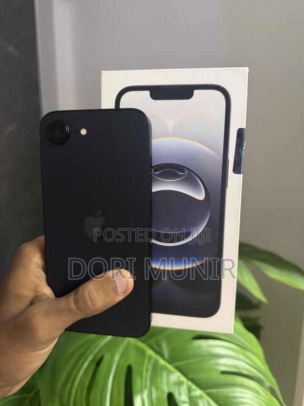 Apple iPhone 16e 128 GB Black