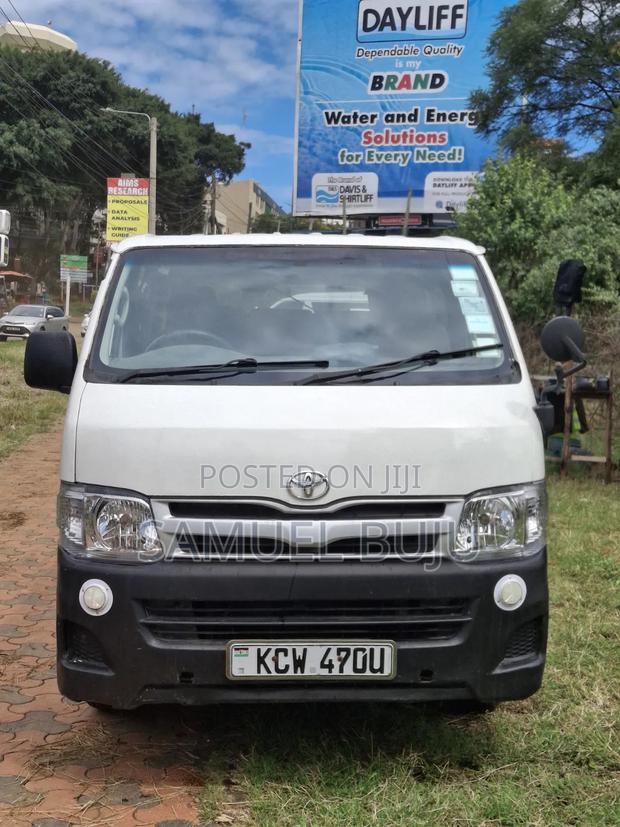 Toyota HiAce 2012 White - main view