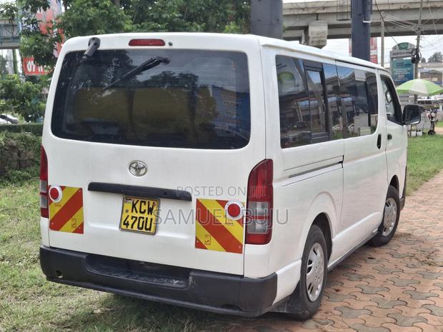 Toyota HiAce 2012 White - thumbnail 6