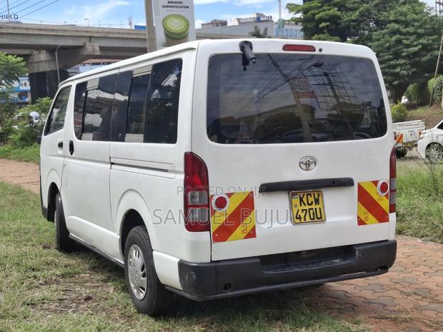 Toyota HiAce 2012 White - thumbnail 8