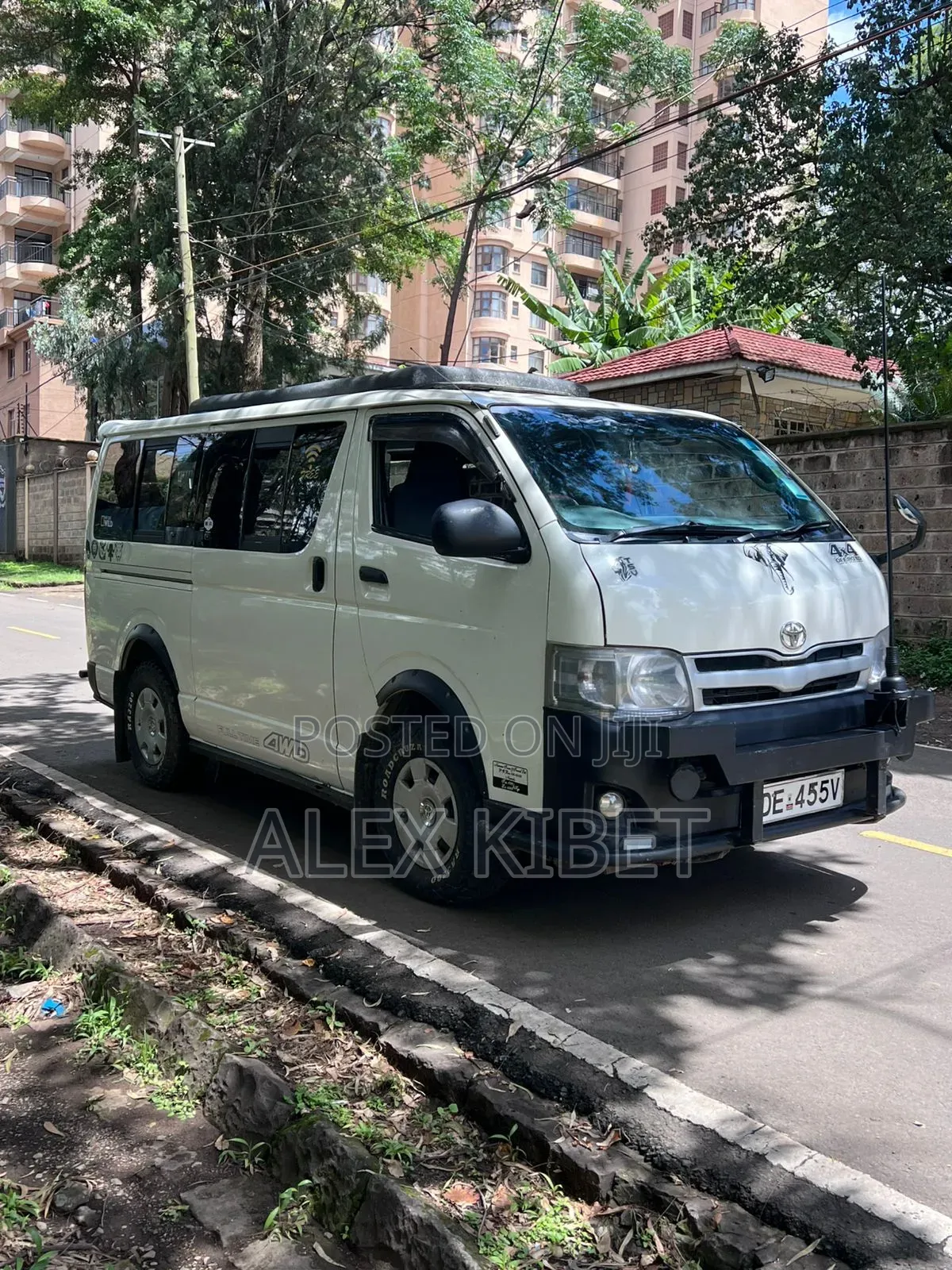 Toyota HiAce 2014 White