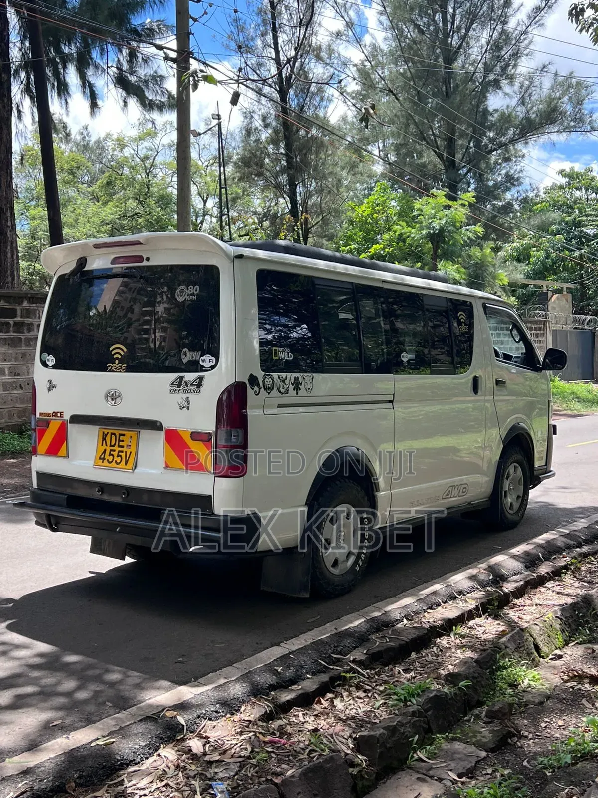 Toyota HiAce 2014 White