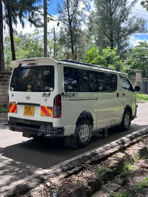 Toyota HiAce 2014 White