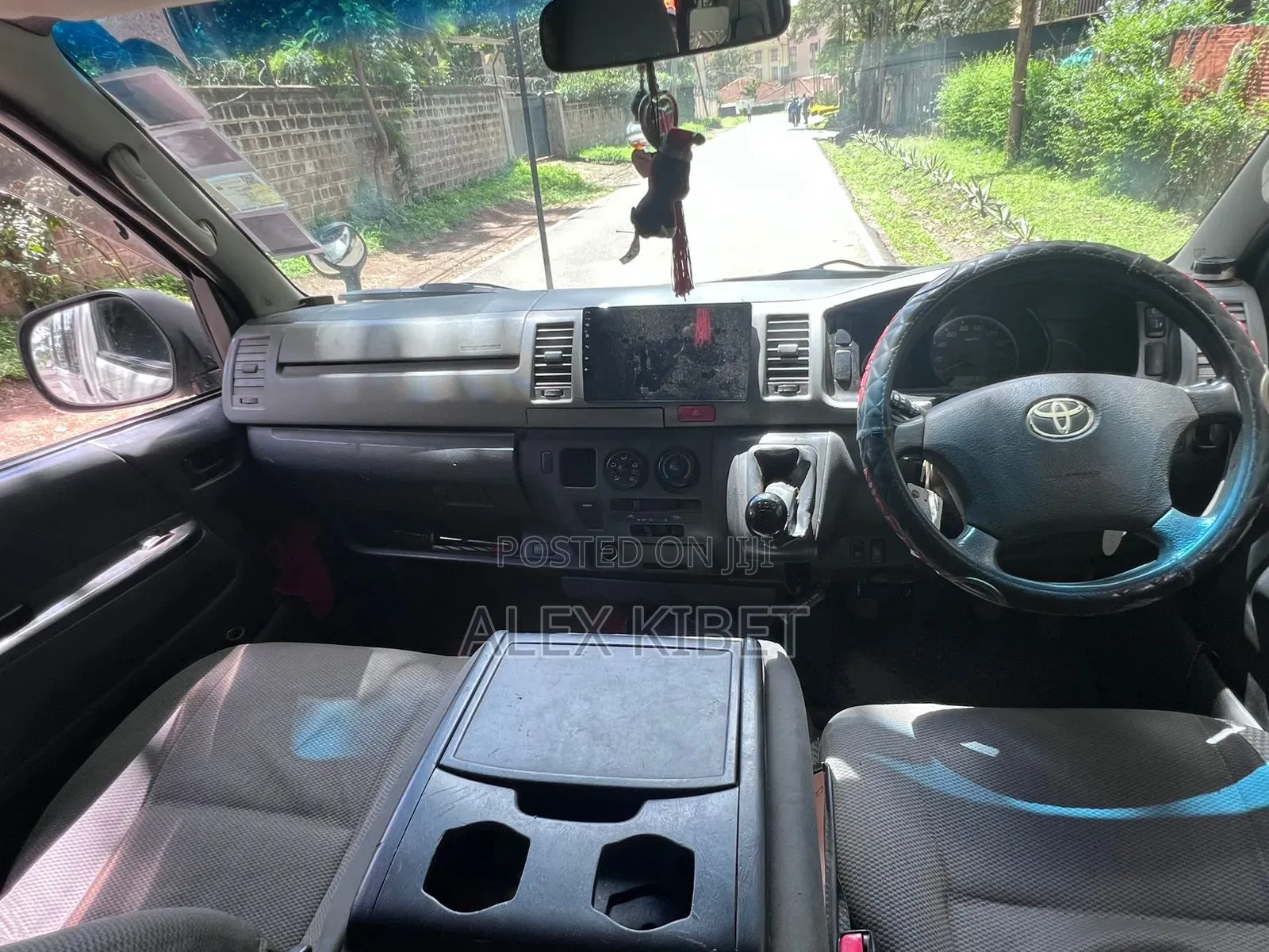 Toyota HiAce 2014 White