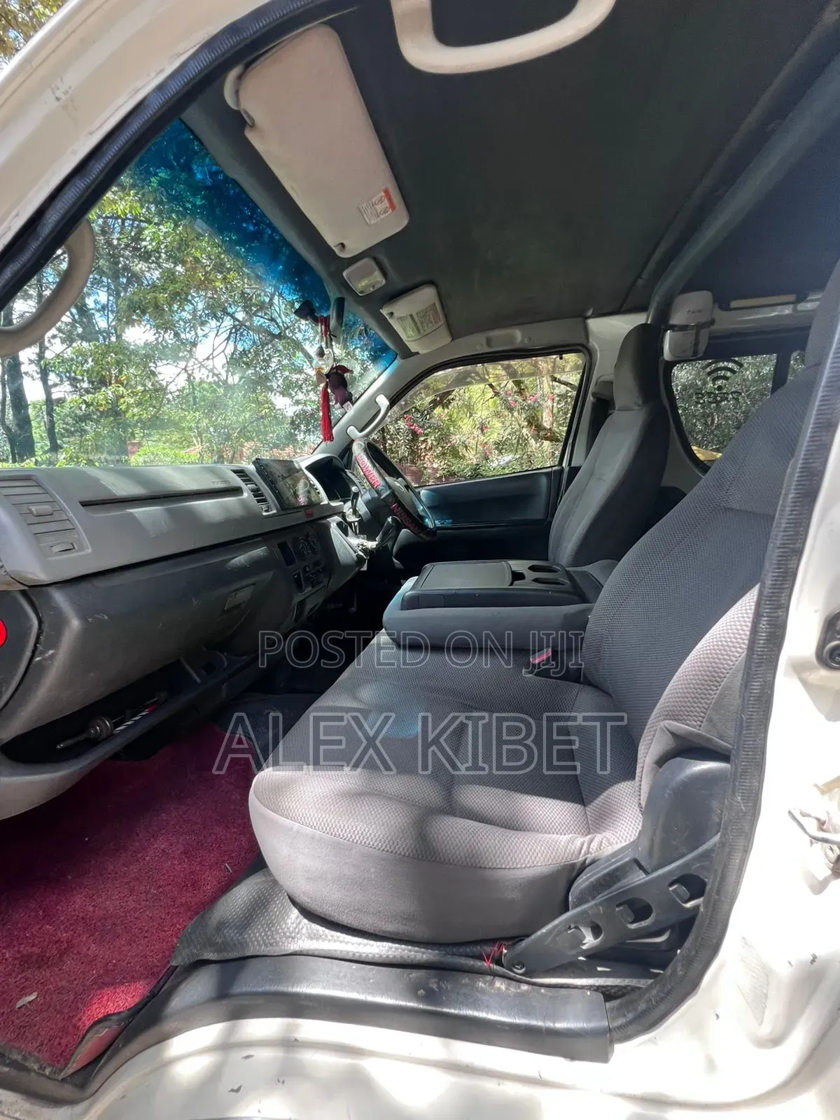 Toyota HiAce 2014 White
