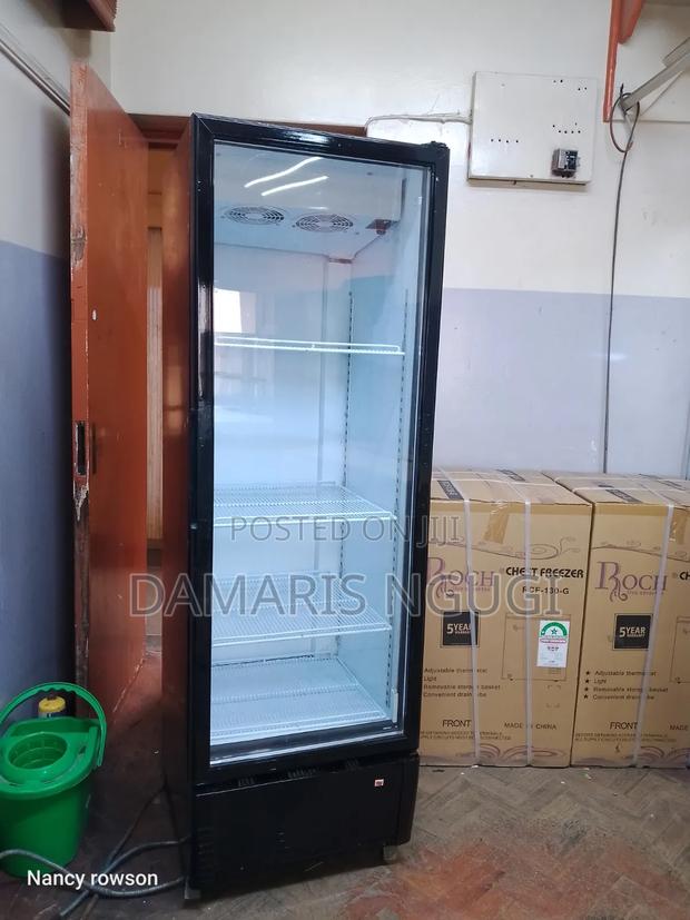 Clean and Good Looking Display Fridge - thumbnail 3