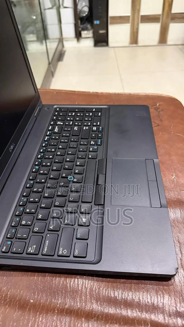 Laptop Dell Precision 3530 16GB Intel Core i7 SSD 256GB - thumbnail 6