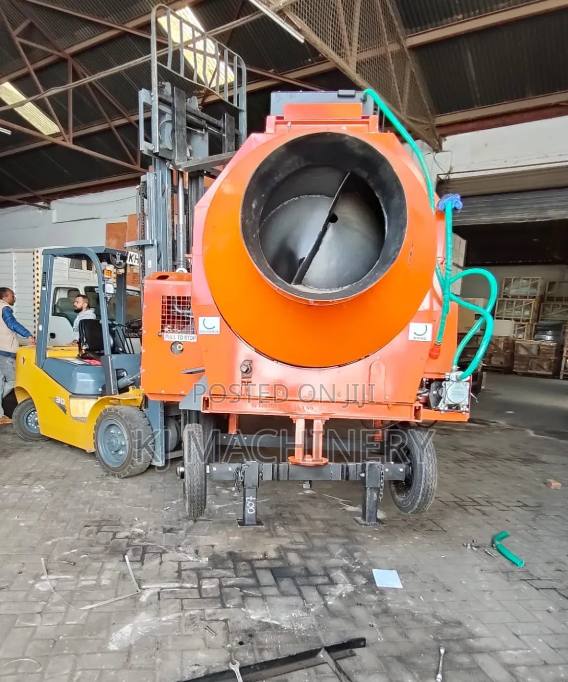 Self Loading Concrete Mixer