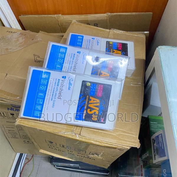 Avs30 30a Voltage Stabilizer Switcher for Fridge, Ac Office Equipmen