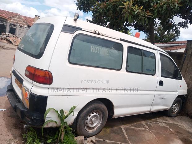 Mitsubishi Delica 2001 White