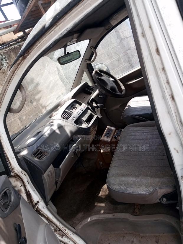 Mitsubishi Delica 2001 White - thumbnail 3