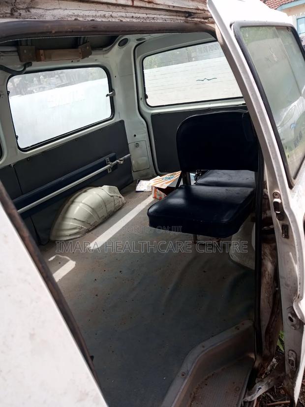 Mitsubishi Delica 2001 White - thumbnail 5