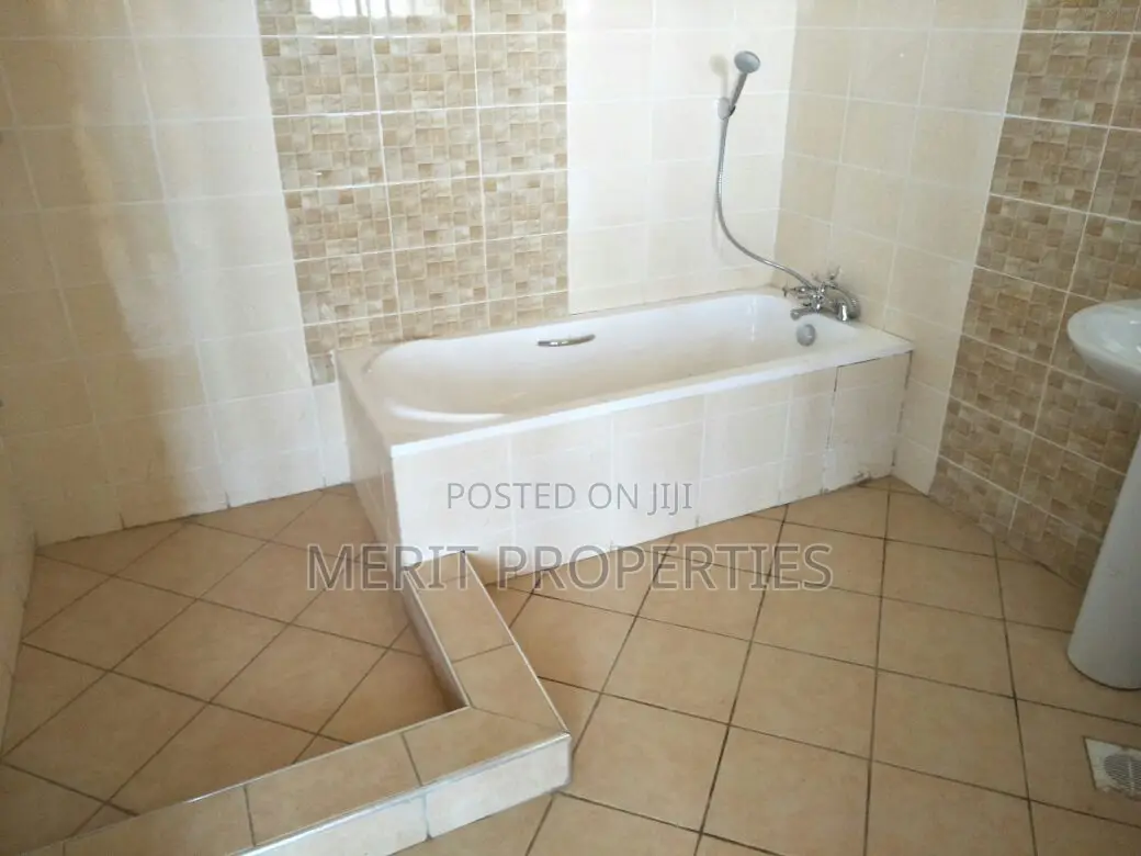 Three Bedrooms All Ensuite With DSQ for Sale