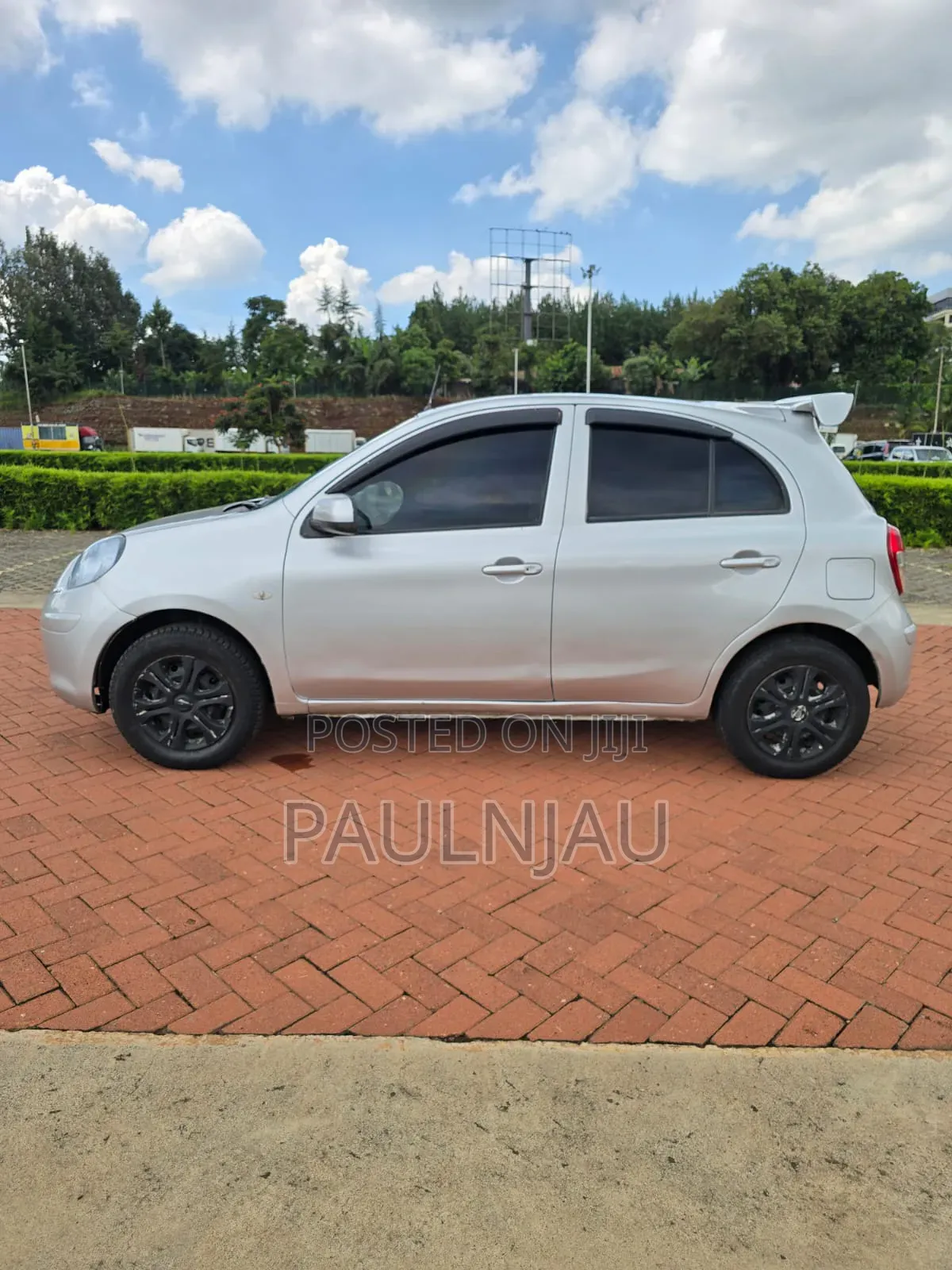 Nissan March 2011 Silver