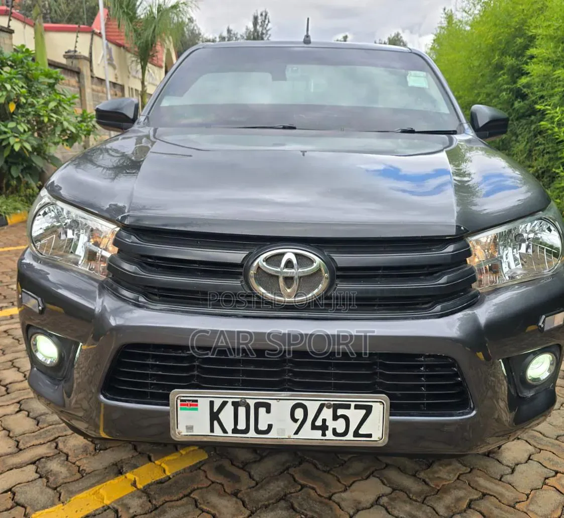 Toyota Hilux 2020 Gray