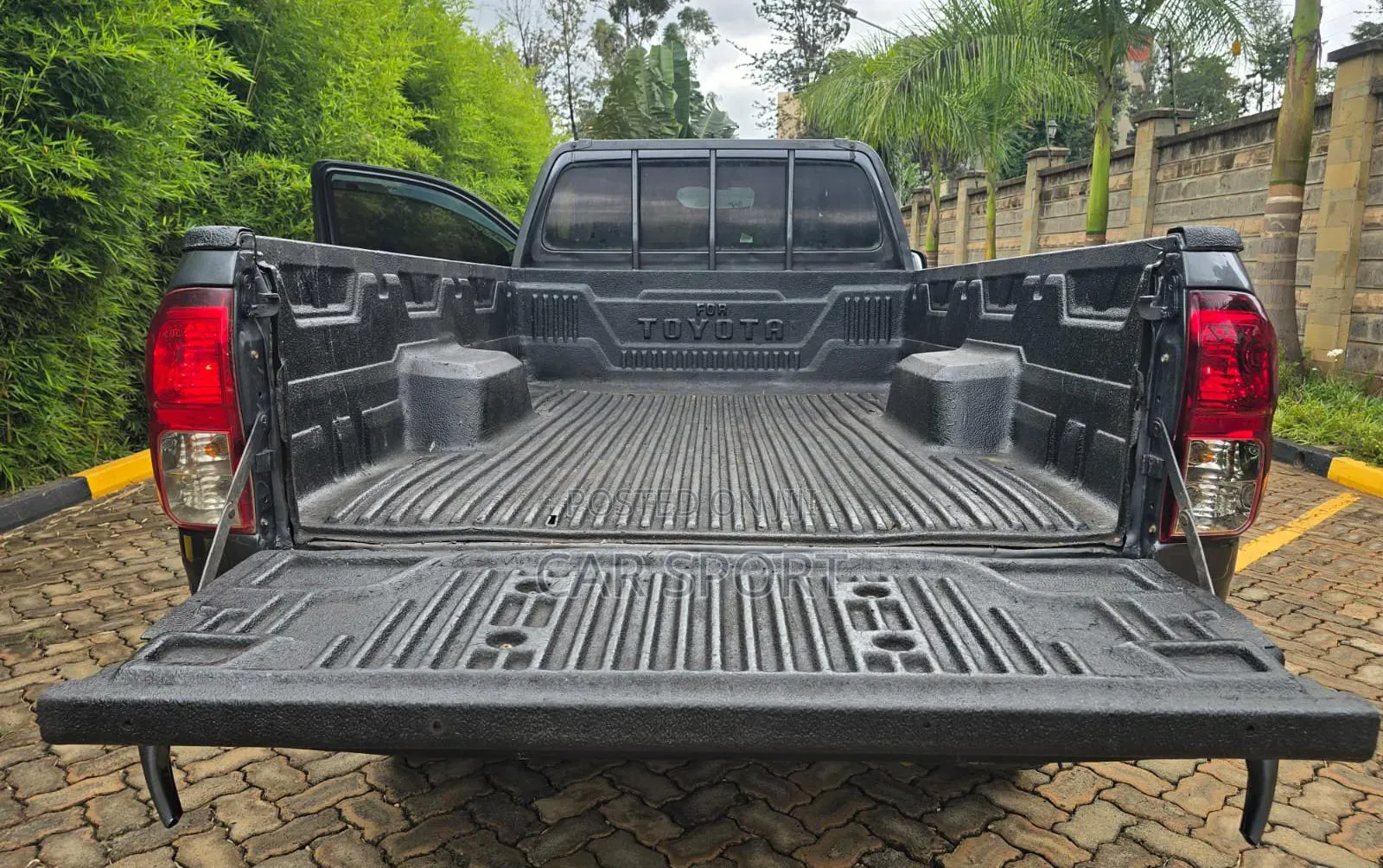 Toyota Hilux 2020 Gray