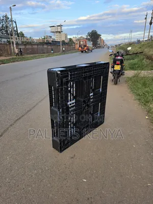 Plastic Pallets- Heavy Duty Clean Quality Tough Industrial Strength.4