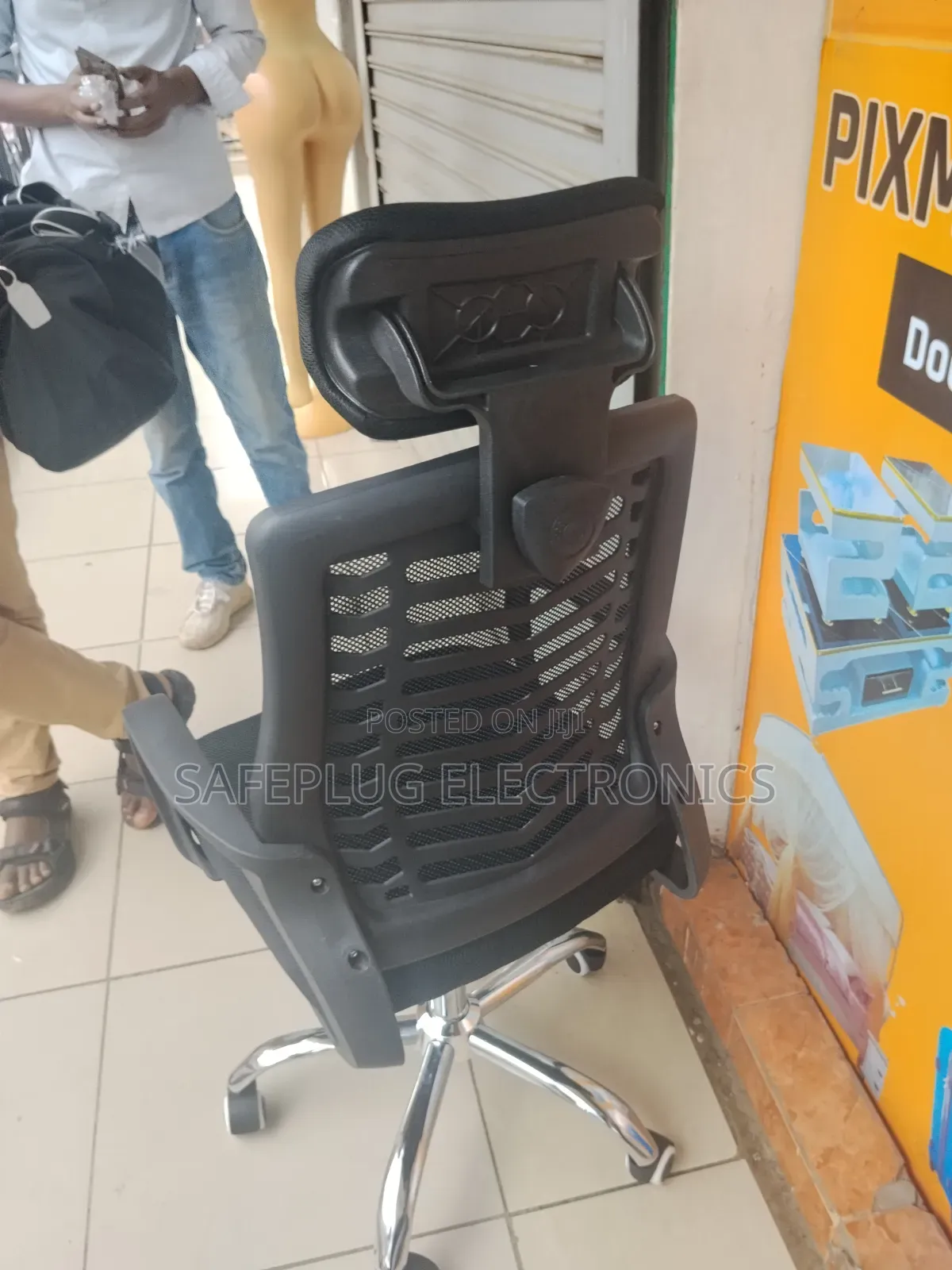 Secretarial Mesh Office Chair With Headrest – Ergonomic Adjustable