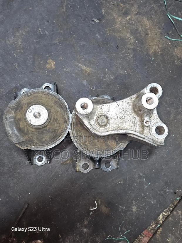 Engine Mount Honda Stepwagon - thumbnail 2