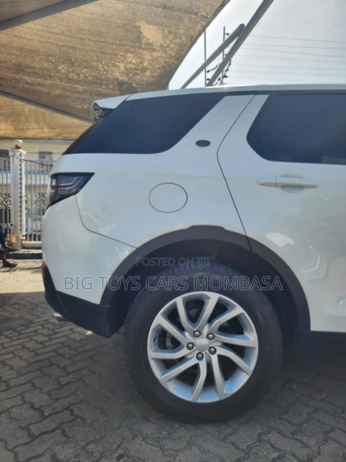 Land Rover Discovery Sport 2018 White