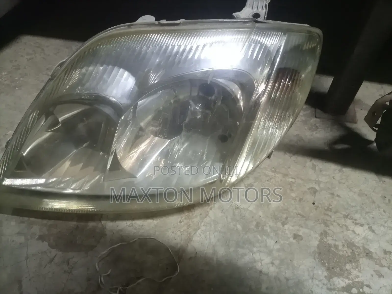 Headlight Nze 2003 (M Shape)