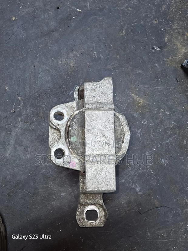 Engine Mounting Mazda Premacy