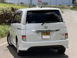 Toyota ISIS 1.8 Platana 2WD 2014 White