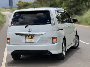 Toyota ISIS 1.8 Platana 2WD 2014 White
