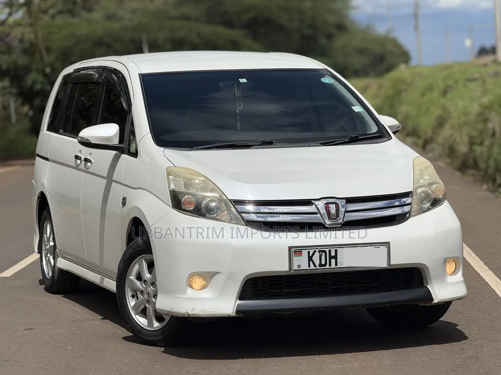 Toyota ISIS 1.8 Platana 2WD 2014 White