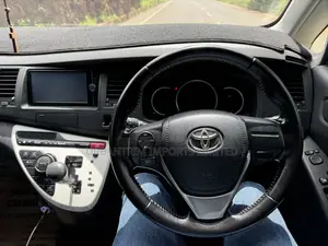 Toyota ISIS 1.8 Platana 2WD 2014 White