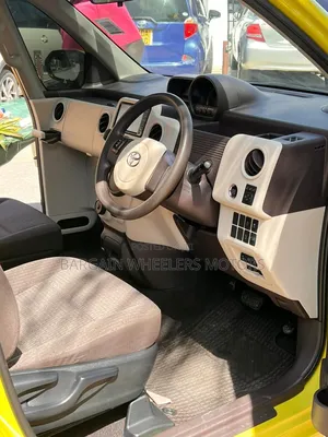 Toyota Sienta 2017 Yellow