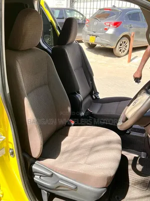 Toyota Sienta 2017 Yellow