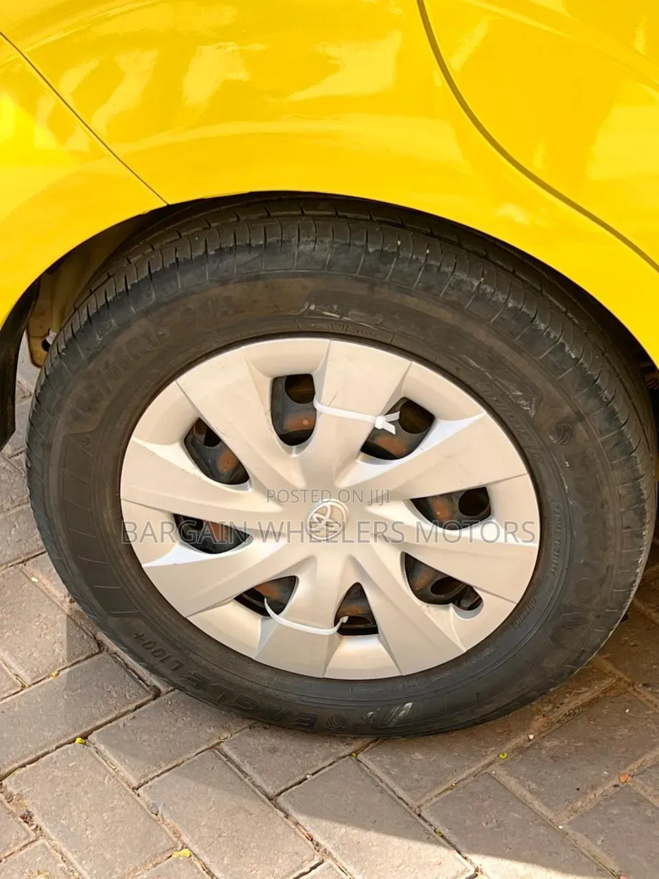 Toyota Sienta 2017 Yellow