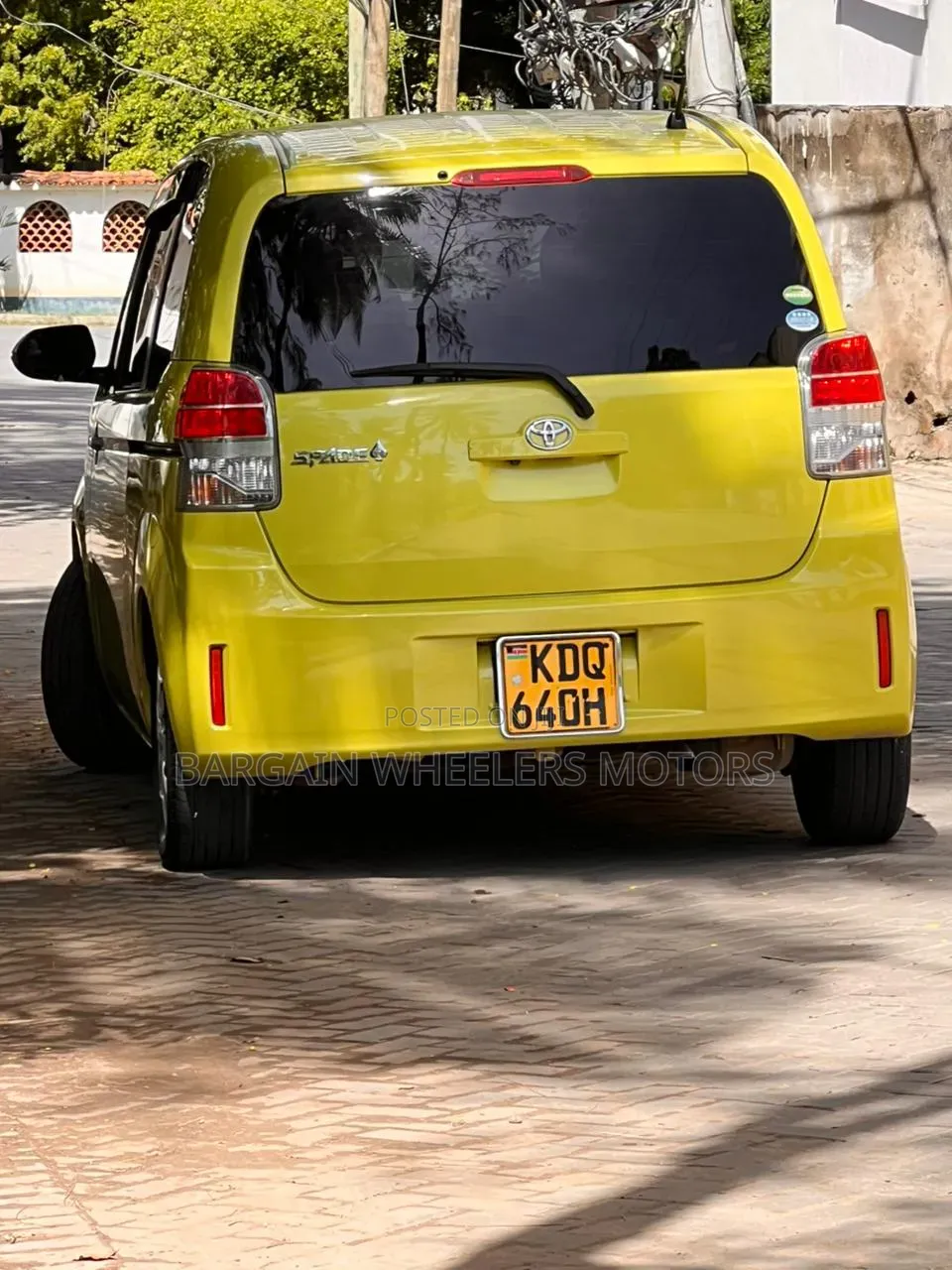 Toyota Sienta 2017 Yellow