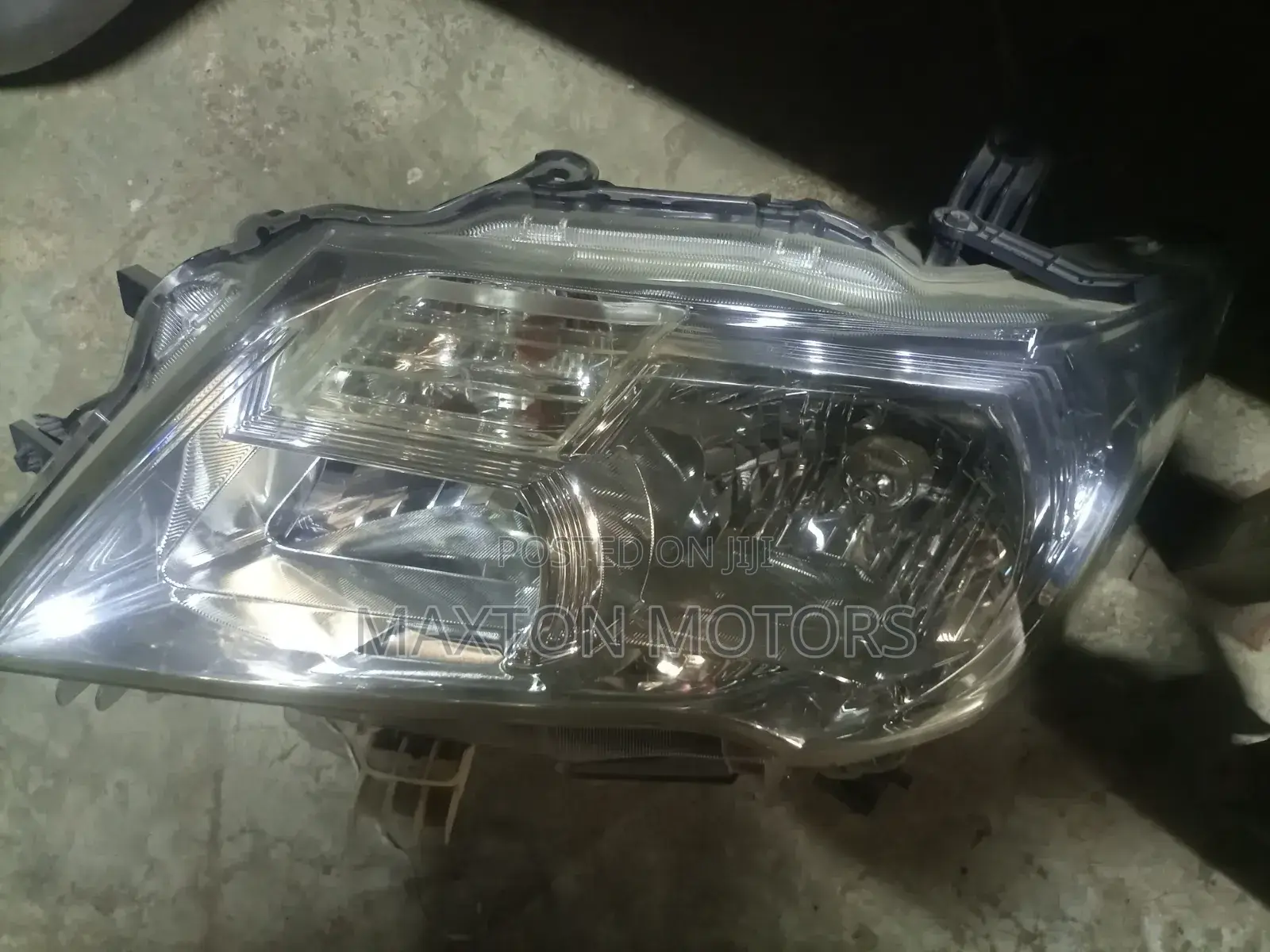 Headlight Nissan Serena C26 New Arrival