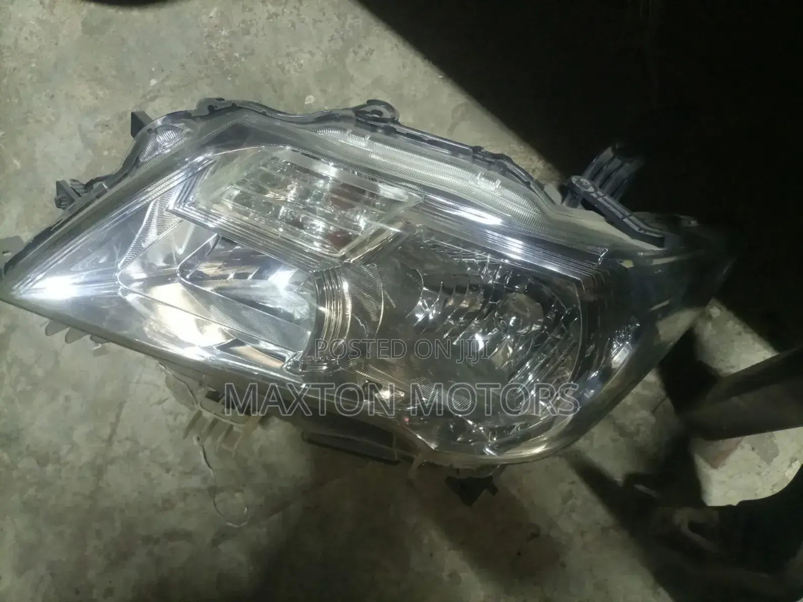 Headlight Nissan Serena C26 New Arrival
