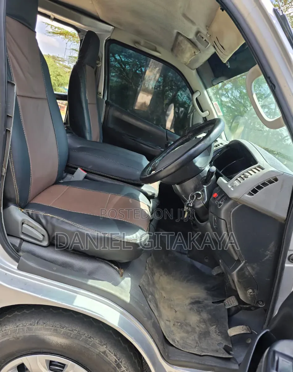 Toyota HiAce 2012 Silver