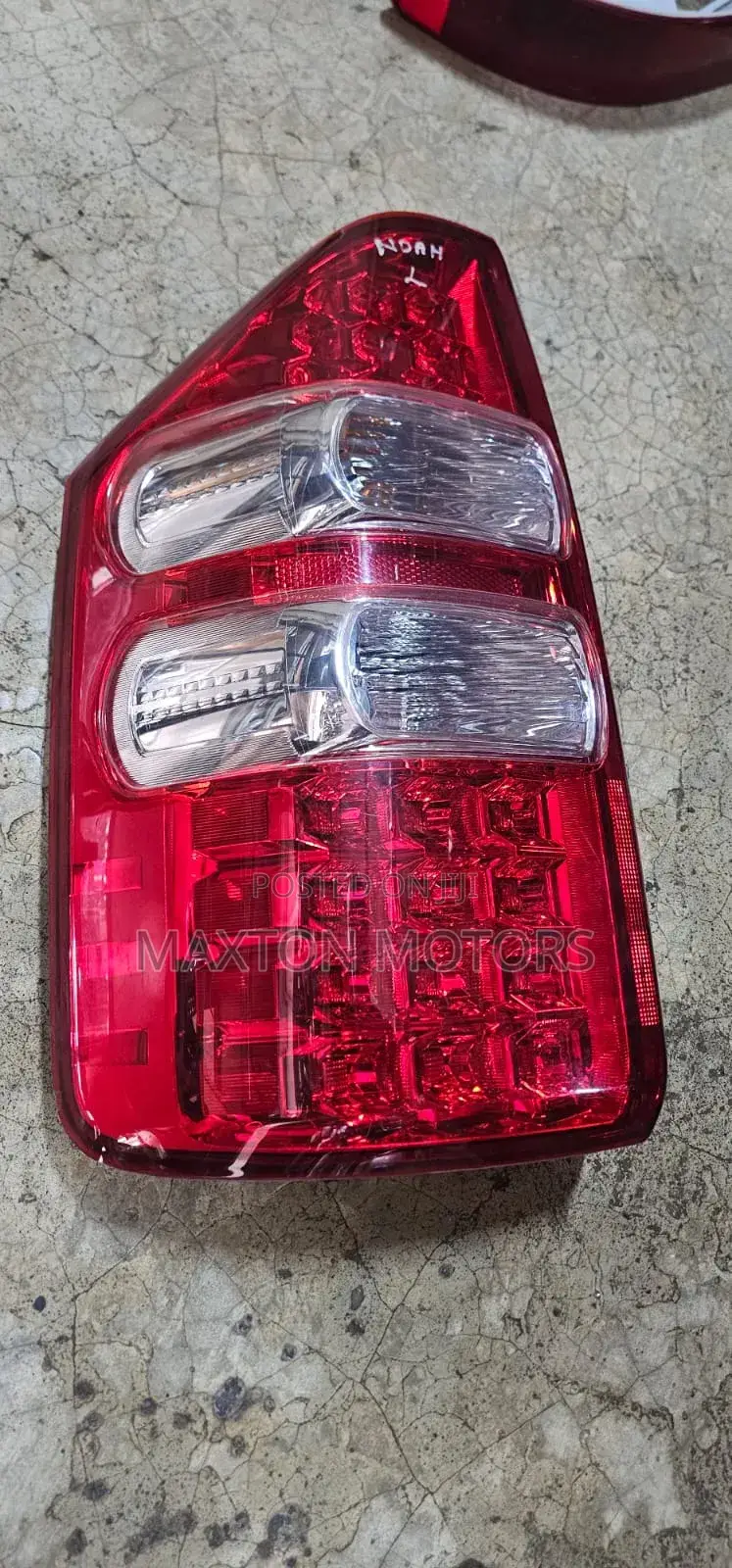 Taillight Noah Zr75 2012