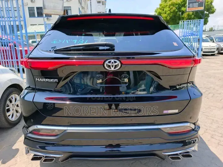 Toyota Harrier 2.0 2021 Black