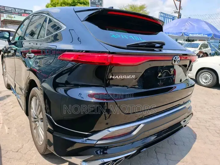 Toyota Harrier 2.0 2021 Black