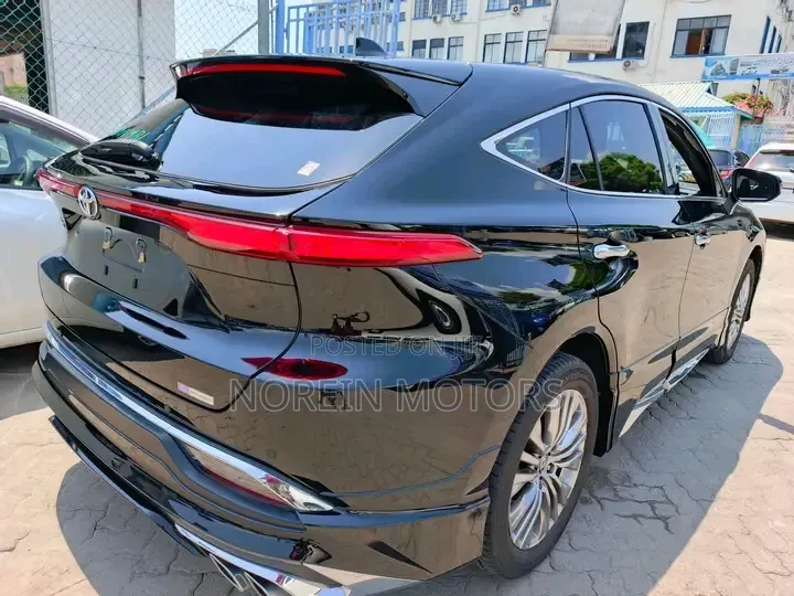 Toyota Harrier 2.0 2021 Black