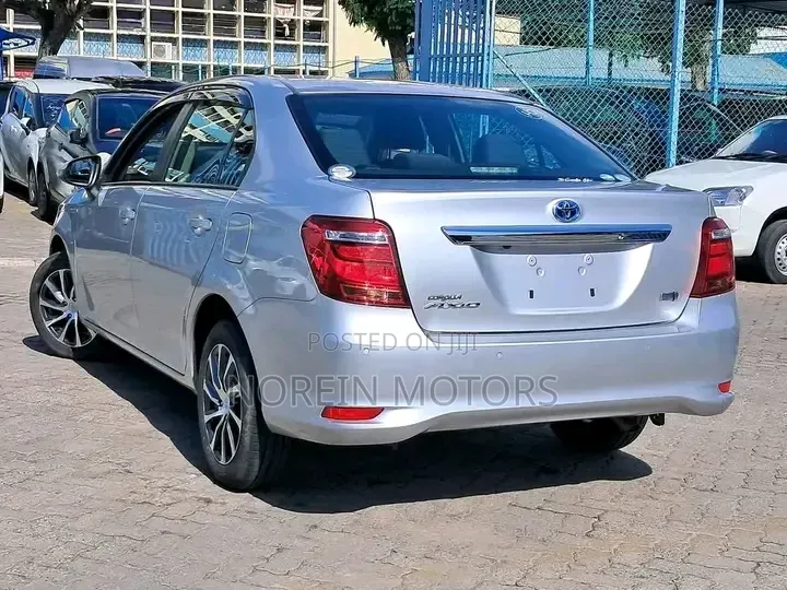 Toyota Axio 2019 Silver