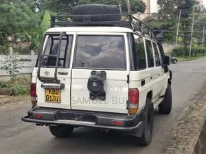 Toyota Land Cruiser 2011 Beige