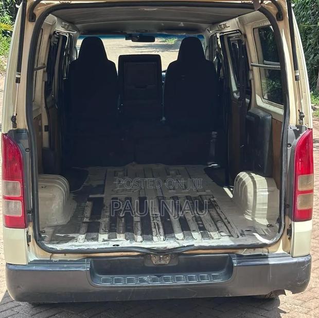 Toyota HiAce 2018 White - thumbnail 7