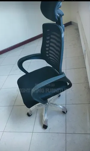 Higher Back Office Chair Comes With Headrest