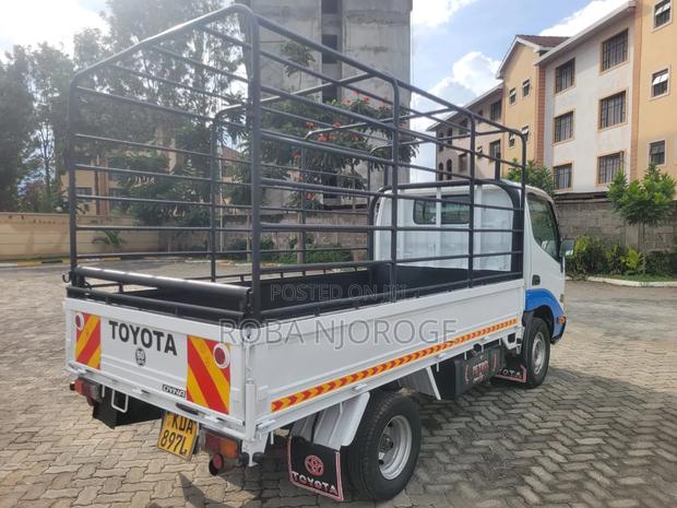 Toyota Dyna Very Clean - thumbnail 4