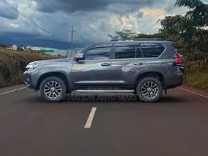 Toyota Land Cruiser Prado Kakadu 2018 Gray